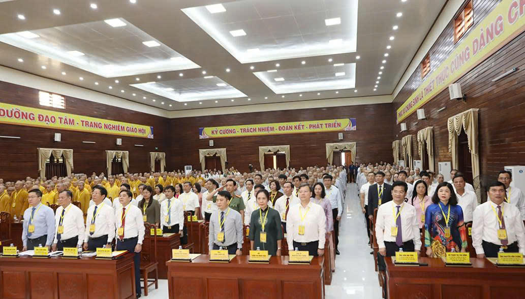 Tham dự Đại hội c&oacute; 450 đại biểu ch&iacute;nh thức l&agrave; những tăng ni ti&ecirc;u biểu đại diện cho tăng ni, Phật tử trong to&agrave;n tỉnh.