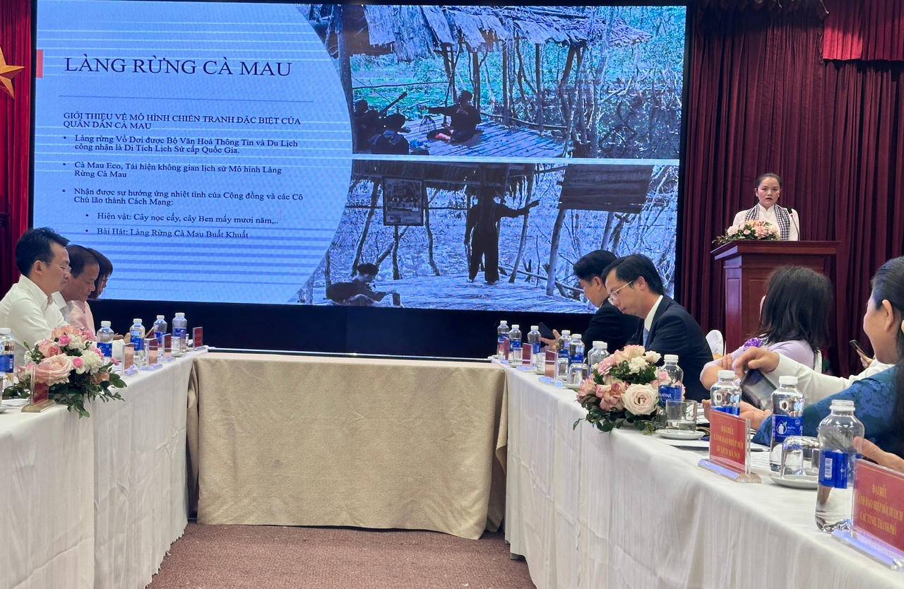 &nbsp;C&agrave; Mau l&agrave; v&ugrave;ng đất địa đầu cực Nam Tổ quốc với hệ sinh th&aacute;i rừng biển độc đ&aacute;o (ảnh T.Dương)&nbsp;