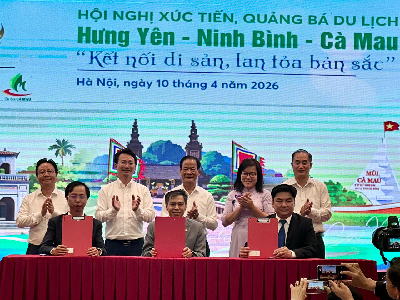 3 tỉnh Hưng Y&ecirc;n, Ninh B&igrave;nh v&agrave; C&agrave; Mau đ&atilde; k&yacute; kết hợp t&aacute;c ph&aacute;t triển du lịch (ảnh T.Dương).