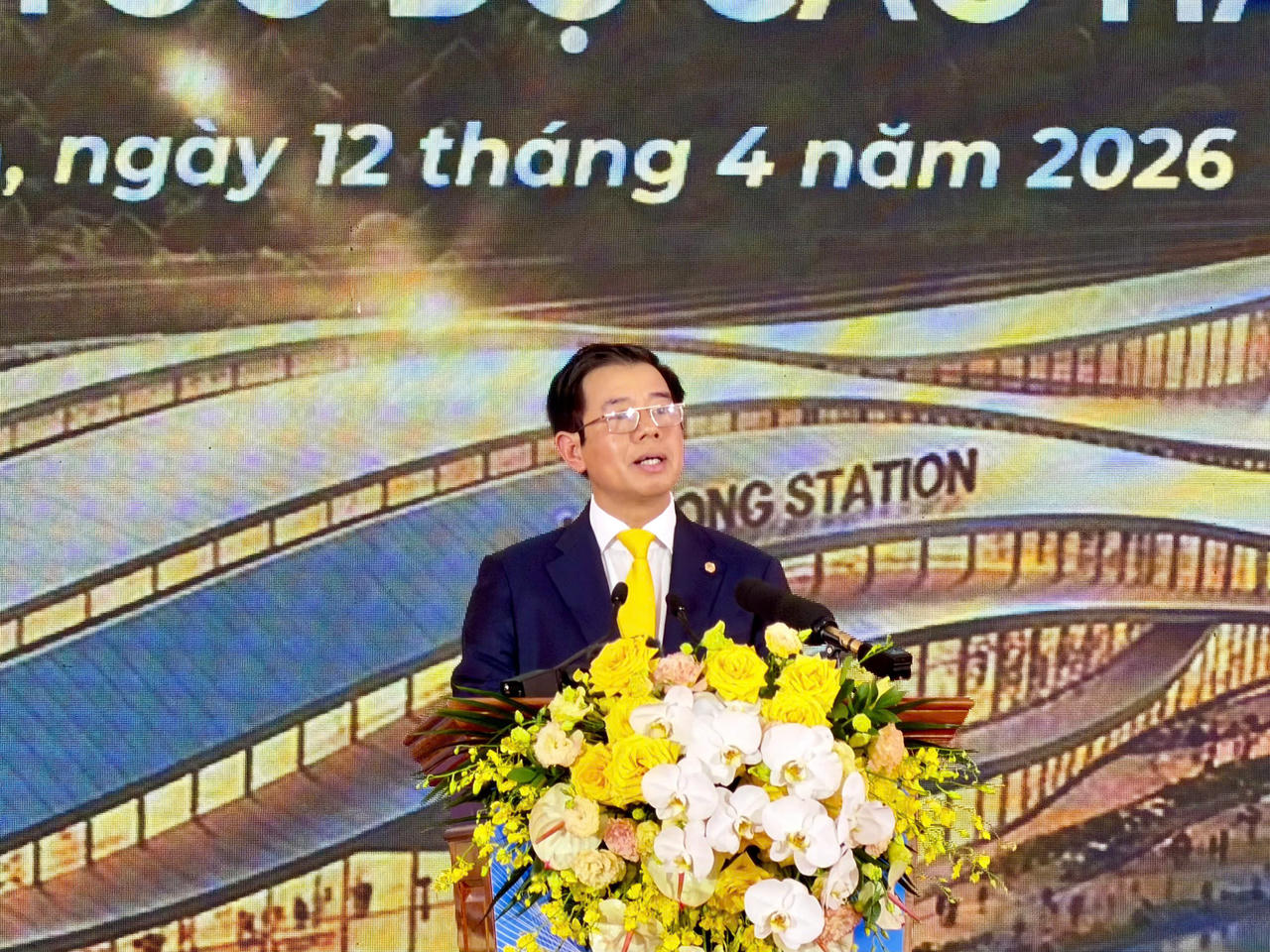 &Ocirc;ng Nguyễn Việt Quang - Ph&oacute; Chủ tịch ki&ecirc;m Tổng gi&aacute;m đốc Tập đo&agrave;n Vingroup ph&aacute;t biểu tại chương tr&igrave;nh.