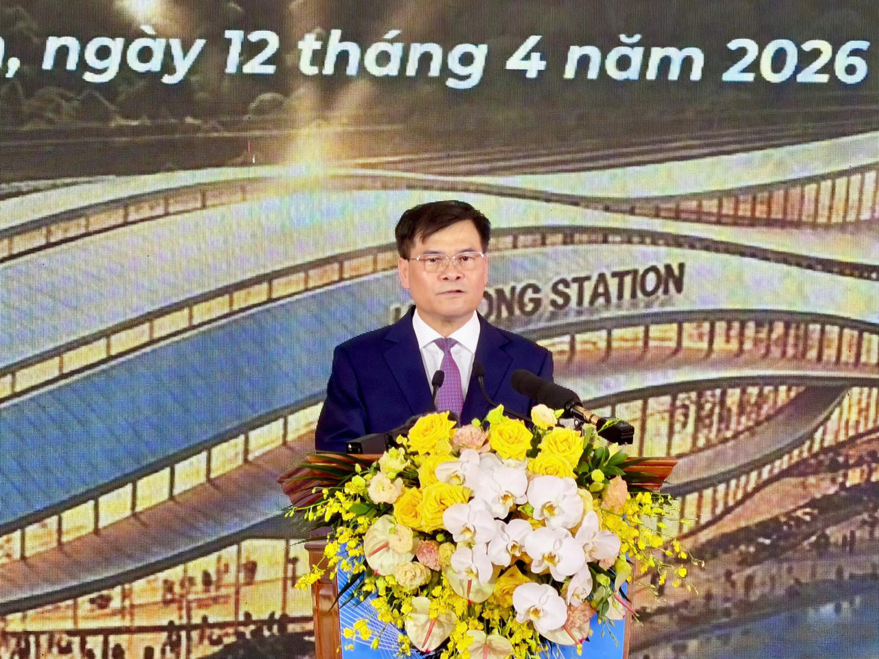 &Ocirc;ng B&ugrave;i Văn Khắng - Ph&oacute; B&iacute; thư Tỉnh ủy, Chủ tịch UBND tỉnh Quảng Ninh ph&aacute;t biểu tại chương tr&igrave;nh.