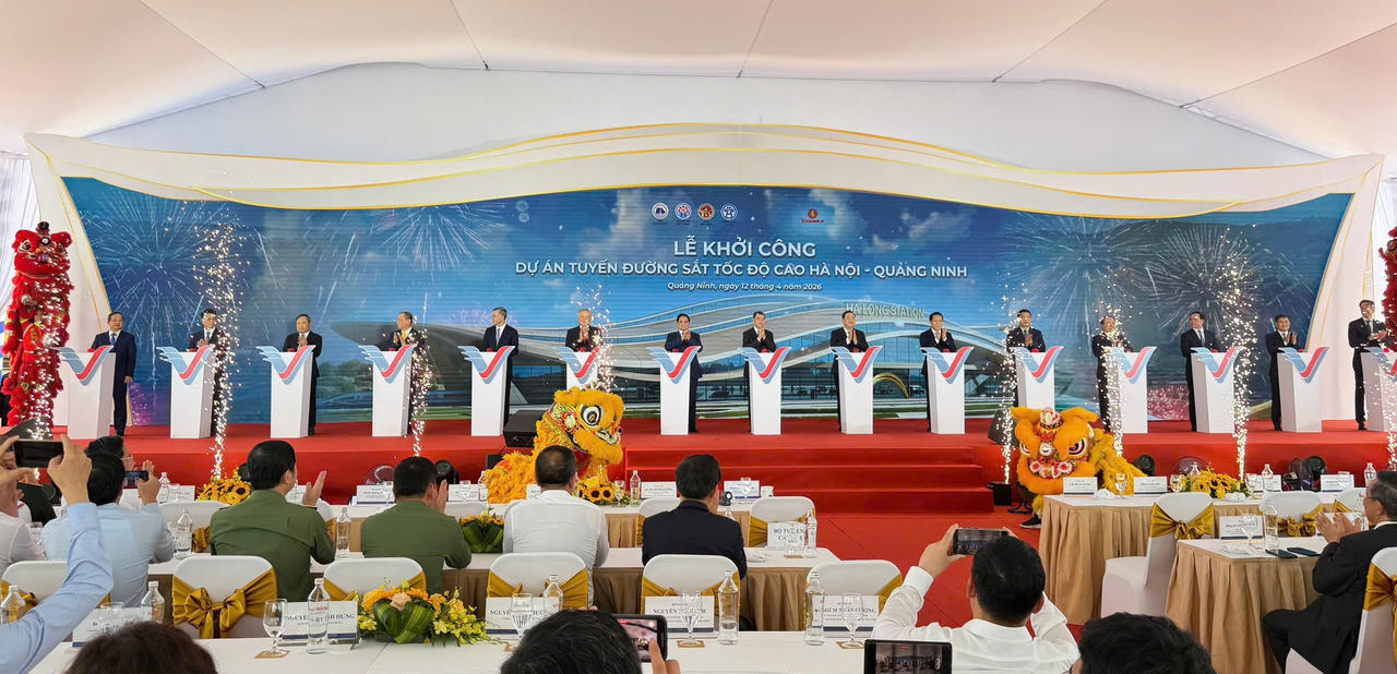 UBND tỉnh Quảng Ninh, Tập đo&agrave;n Vingroup phối hợp c&ugrave;ng UBND c&aacute;c tỉnh, th&agrave;nh phố: H&agrave; Nội, Hải Ph&ograve;ng, Bắc Ninh ch&iacute;nh thức khởi c&ocirc;ng Dự &aacute;n tuyến đường sắt tốc độ cao H&agrave; Nội - Quảng Ninh.