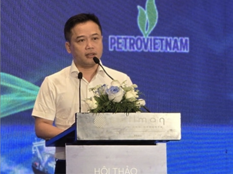 TS H&agrave; Huy Ngọc.