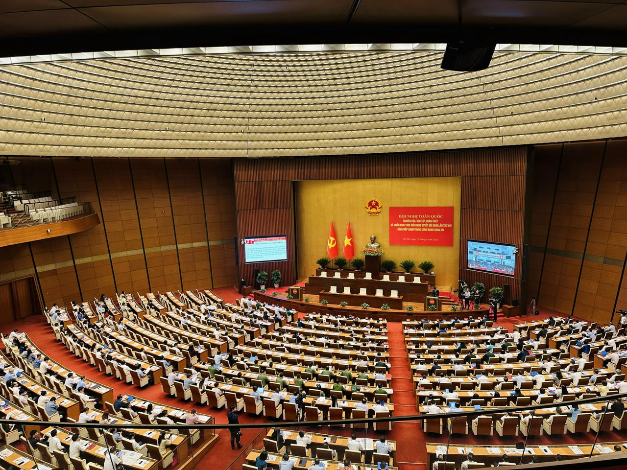 Quang cảnh Hội nghị tại Hội trường Di&ecirc;n Hồng, Nh&agrave; Quốc hội. Ảnh: V&acirc;n Anh