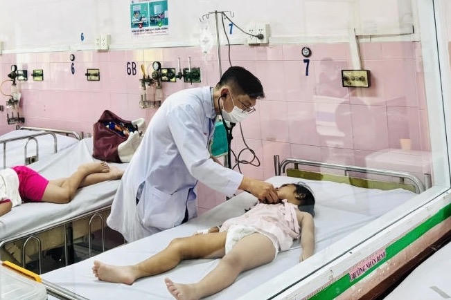 Ph&aacute;t hiện khuẩn Salmonella trong vụ hơn 100 học sinh ngộ độc ở TP HCM