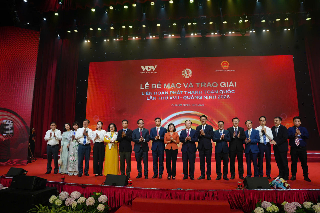 C&aacute;c th&agrave;nh vi&ecirc;n ban tổ chức v&agrave; ban giảm khảo (ảnh BTC).