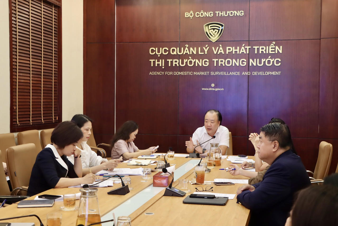 &Ocirc;ng Trần Hữu Linh - Cục trưởng&nbsp;Cục Quản l&yacute; v&agrave; Ph&aacute;t triển thị trường trong nước chủ tr&igrave; cuộc tham vấn