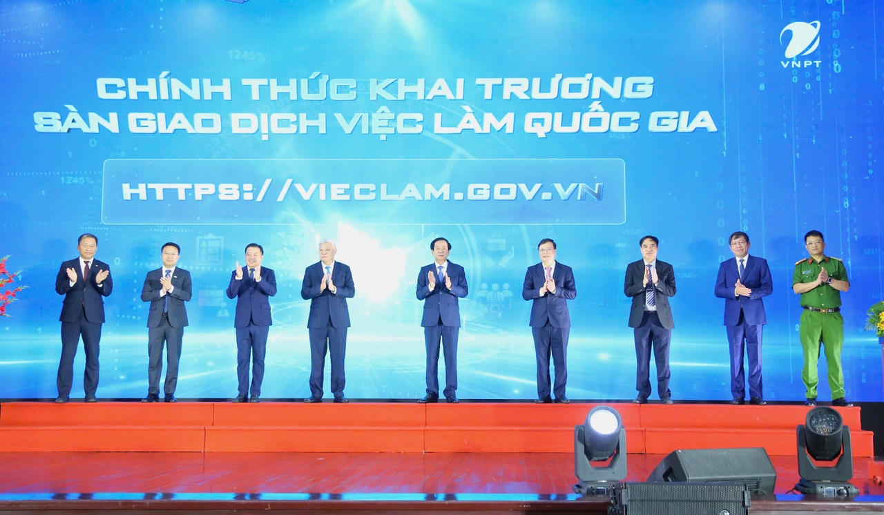 S&agrave;n Giao dịch việc l&agrave;m quốc gia (www.vieclam.gov.vn) l&agrave; nền tảng số kết nối người lao động, doanh nghiệp, tổ chức dịch vụ việc l&agrave;m v&agrave; cơ quan quản l&yacute; nh&agrave; nước tr&ecirc;n phạm vi to&agrave;n quốc, g&oacute;p phần x&acirc;y dựng thị trường lao động hiện đại, minh bạch, linh hoạt v&agrave; hiệu quả.