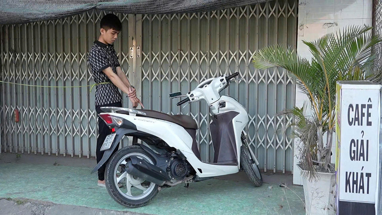 Theo hồ sơ, Linh đ&atilde; chở Thắng đến qu&aacute;n của M&nbsp;