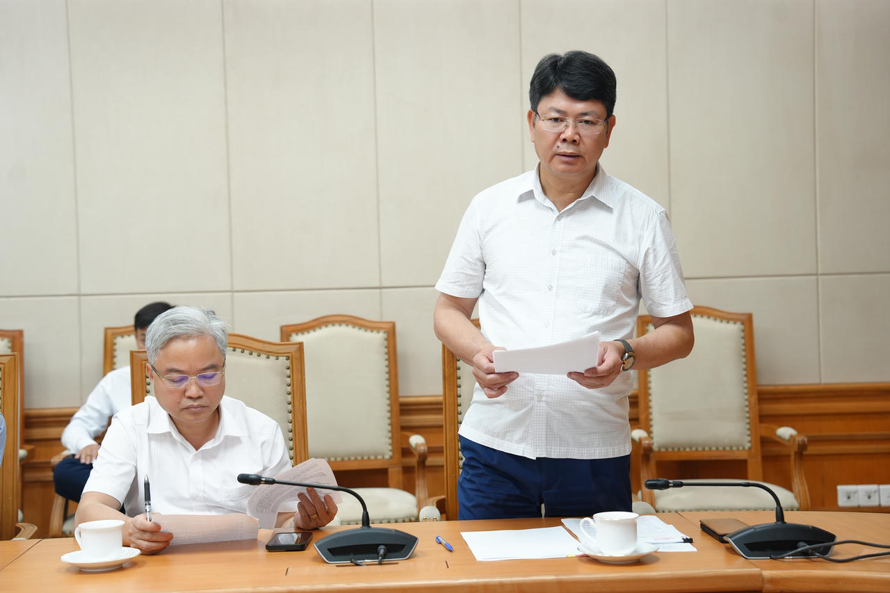 Thứ trưởng Nguyễn Thanh Tịnh b&aacute;o c&aacute;o tại buổi l&agrave;m việc.