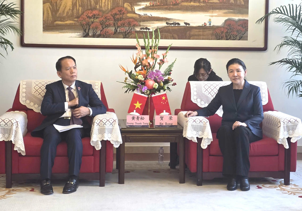 Hai Bộ trưởng trao đổi nhiều nội dung m&agrave; hai B&ecirc;n c&ugrave;ng quan t&acirc;m.