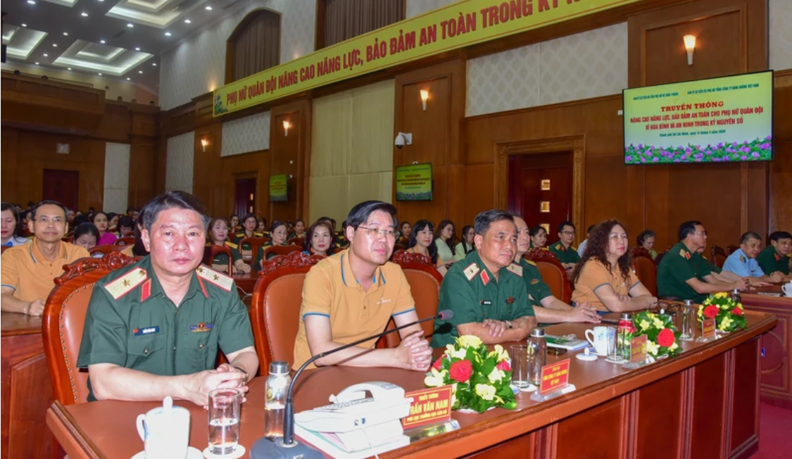 Nữ qu&acirc;n nh&acirc;n củng cố bản lĩnh trong kỷ nguy&ecirc;n số