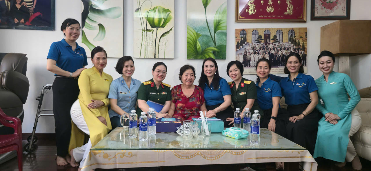 Nghĩa t&igrave;nh trong những ng&agrave;y th&aacute;ng Tư lịch sử