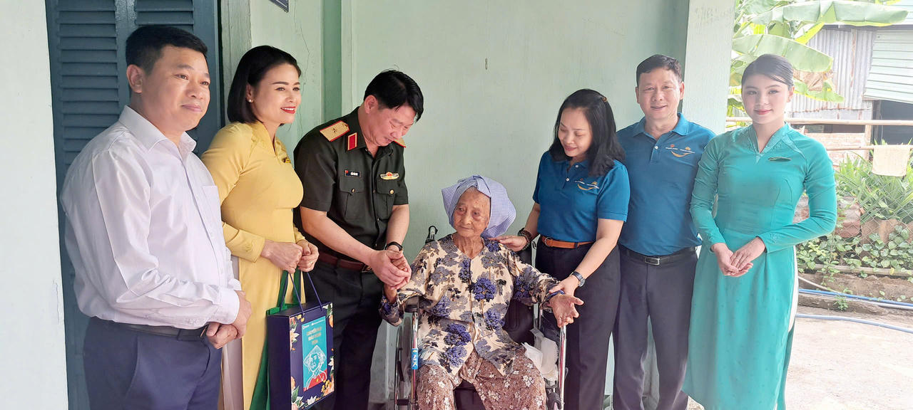 Nghĩa tình trong những ngày tháng Tư lịch sử