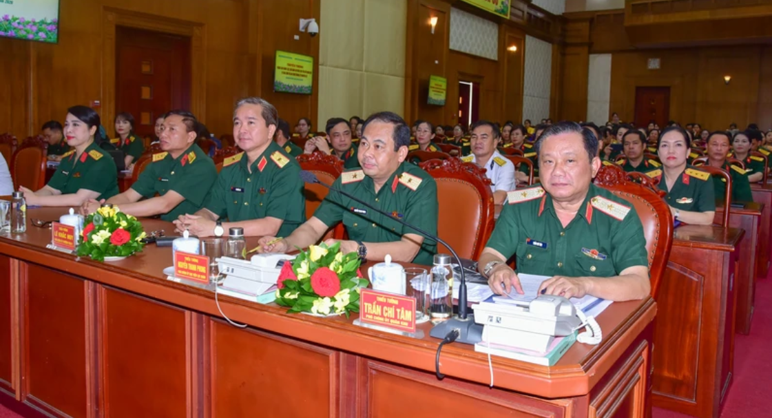 C&aacute;c vị đại biểu tham dự chương tr&igrave;nh.