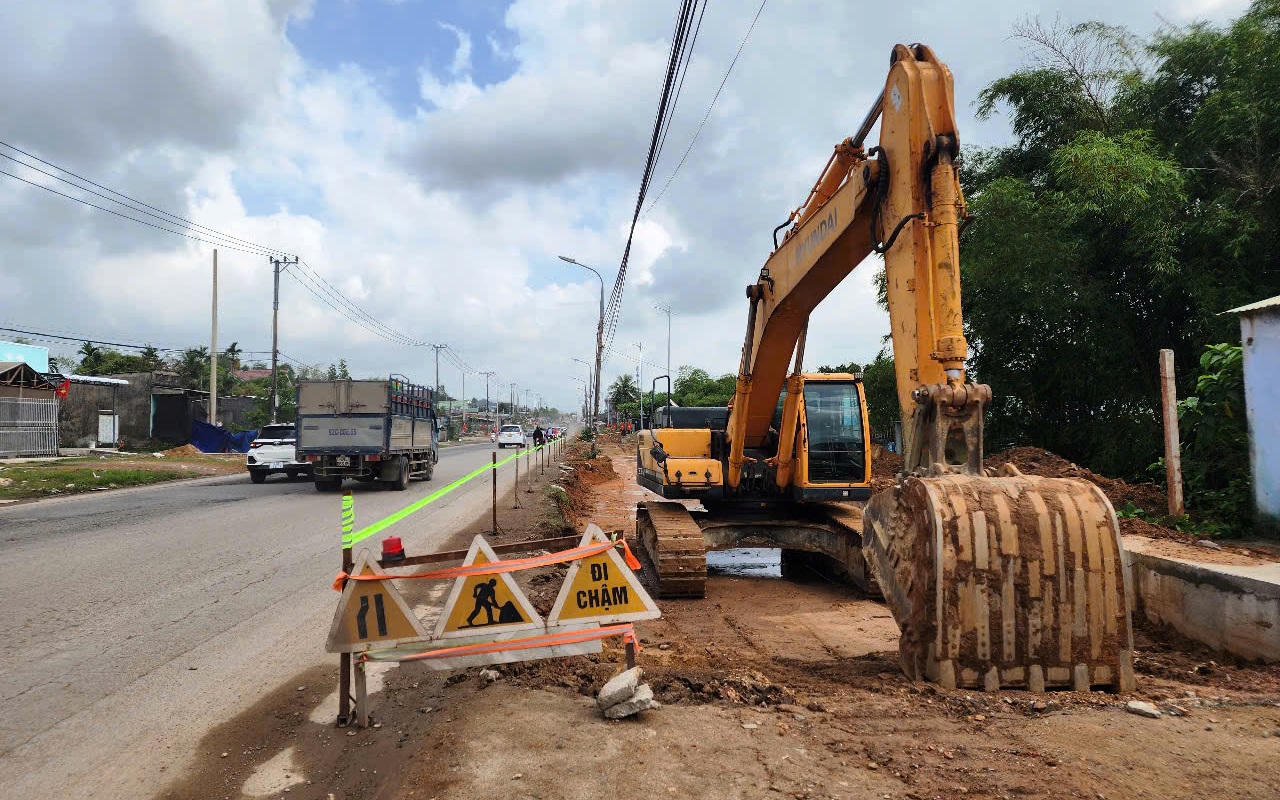 &nbsp;Sau gần hai năm khởi c&ocirc;ng, dự &aacute;n vẫn dang dở.  (Ảnh trong b&agrave;i: V&acirc;n Anh)