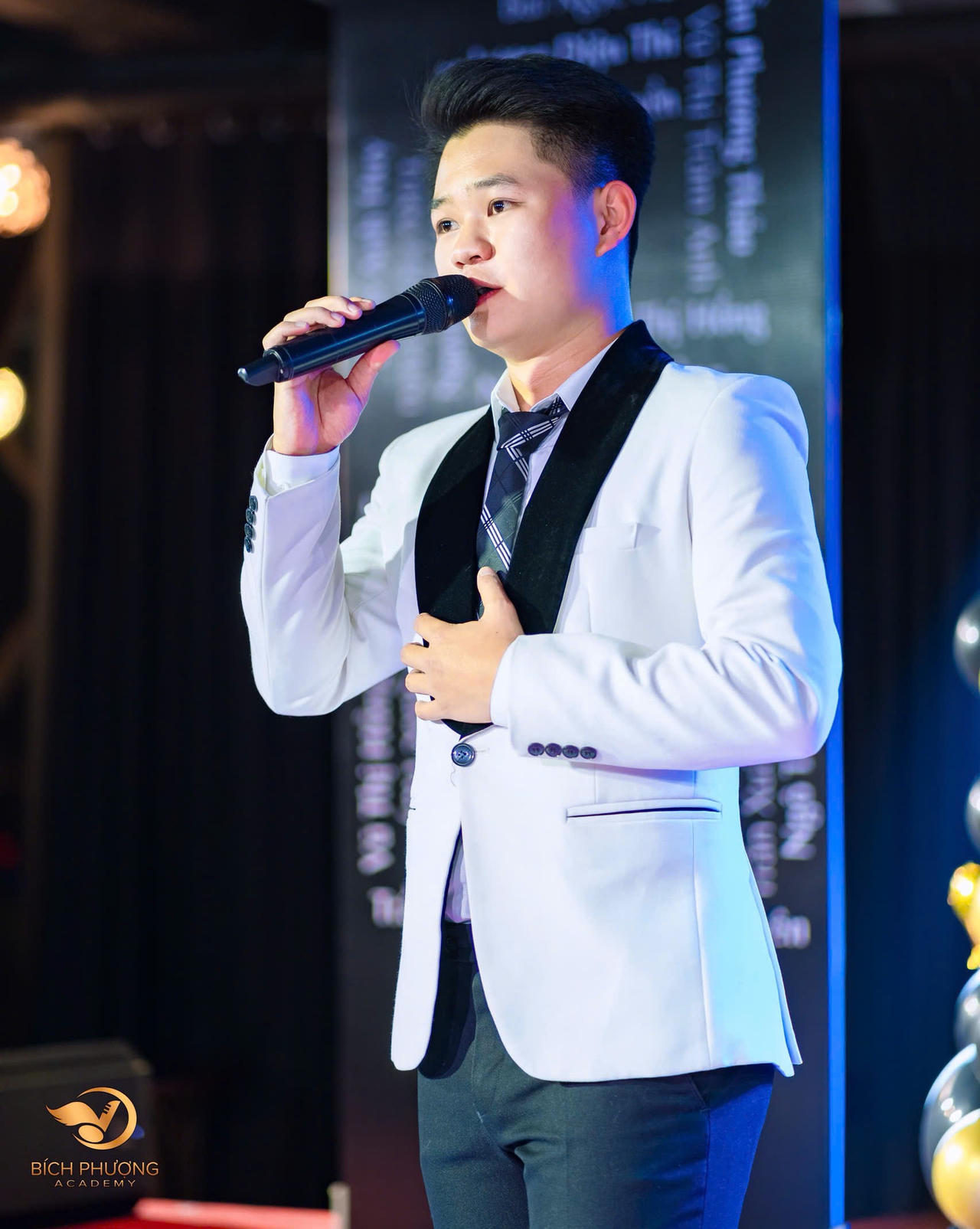 Ca sĩ trẻ Huy Anh - Đại học Sư phạm VHNT Trung Ương c&ugrave;ng Hoa Minh Hằng l&agrave; cặp ca sĩ thể hiện b&agrave;i h&aacute;t. (Ảnh: BTC)