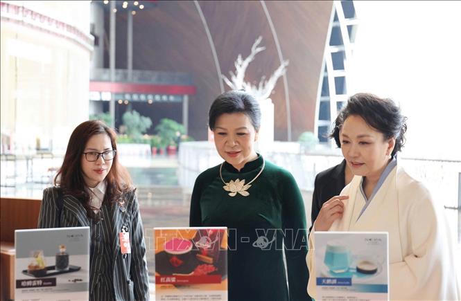 Ch&uacute; th&iacute;ch ảnh