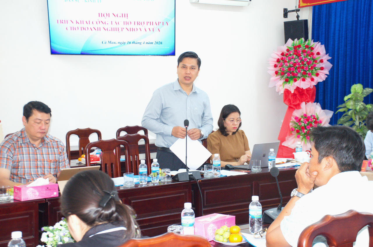 &Ocirc;ng Trần Minh Sơn &ndash; Gi&aacute;m đốc Trung t&acirc;m Hỗ trợ ph&aacute;p l&yacute; cho doanh nghiệp nhỏ v&agrave; vừa (Cục Ph&aacute;p luật d&acirc;n sự - kinh tế - Bộ Tư ph&aacute;p) chia sẻ kinh nghiệm hỗ trợ doanh nghiệp.