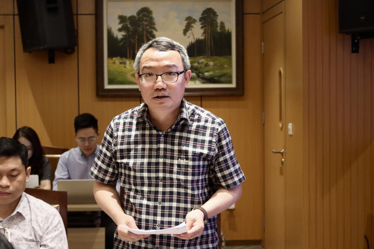 Cục trưởng&nbsp;Cục Kiểm tra văn bản v&agrave; Tổ chức thi h&agrave;nh ph&aacute;p luật Hồ Quang Huy ph&aacute;t biểu tại cuộc họp.