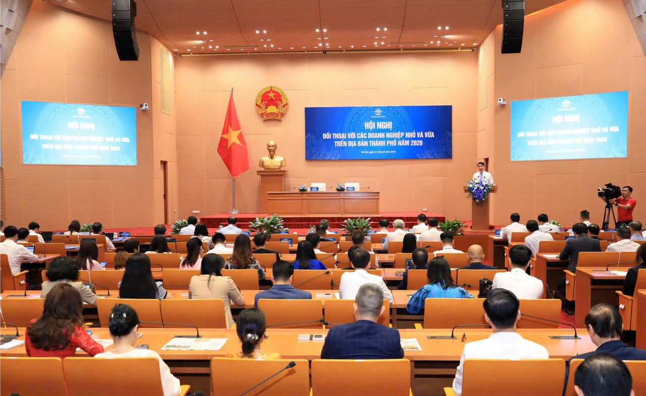 Ph&oacute; Chủ tịch UBND TP H&agrave; Nội Nguyễn Xu&acirc;n Lưu ph&aacute;t biểu khai mạc Hội nghị.