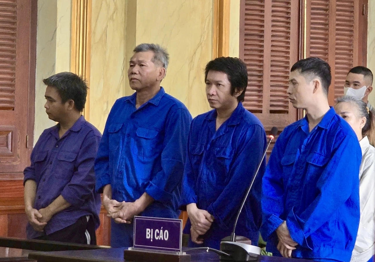 Tuyên án nhóm cựu công an nhận tiền 'giải cứu' người nghiện