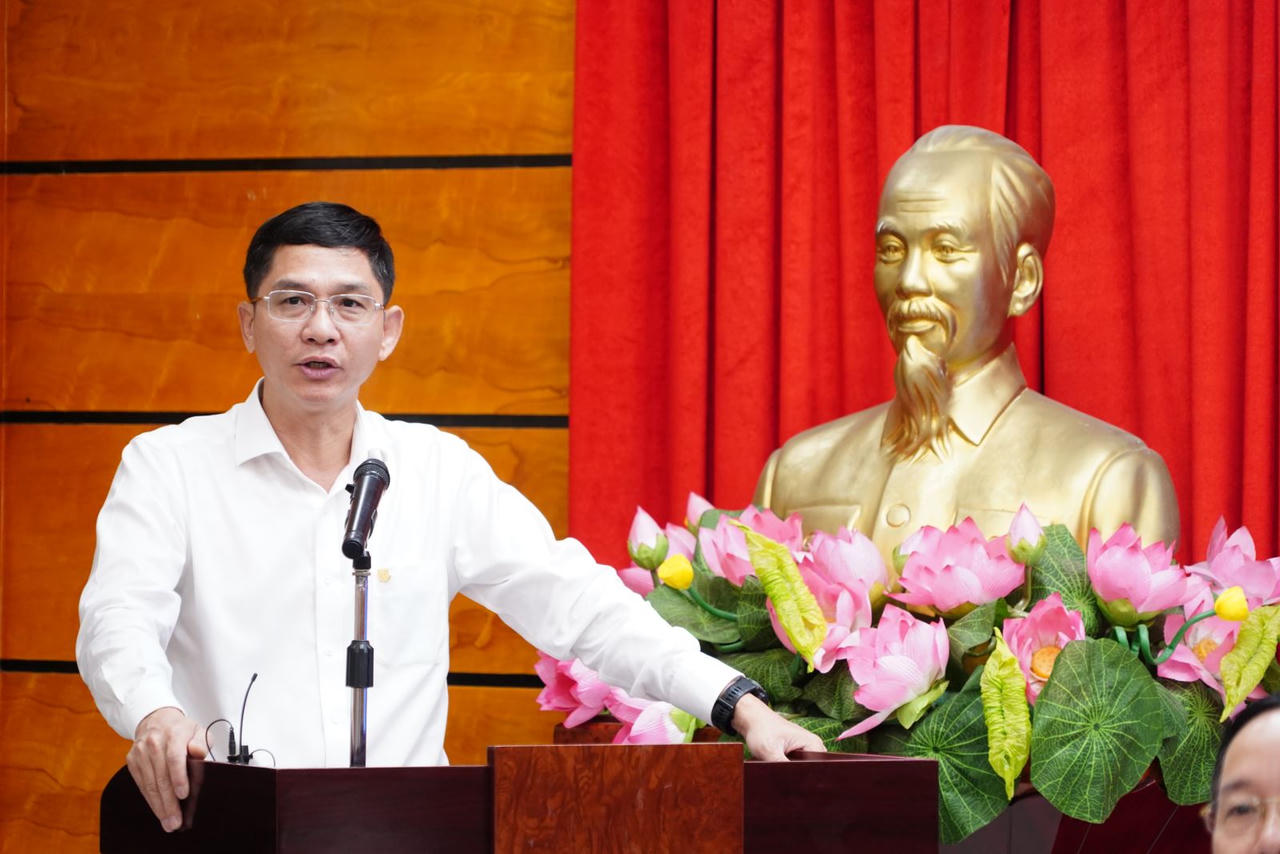 PGS.TS. Ho&agrave;ng C&ocirc;ng Gia Kh&aacute;nh,&nbsp;Hiệu trưởng Trường Đại học Kinh tế - Luật, Đại học Quốc gia TP. Hồ Ch&iacute; Minh ph&aacute;t biểu tại Hội thảo.