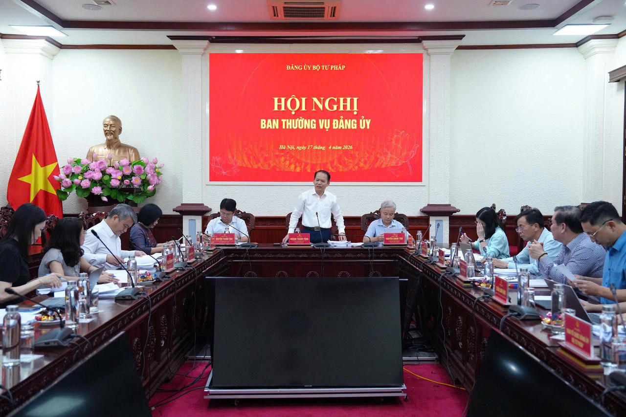 Bộ trưởng Ho&agrave;ng Thanh T&ugrave;ng chủ tr&igrave; Hội nghị