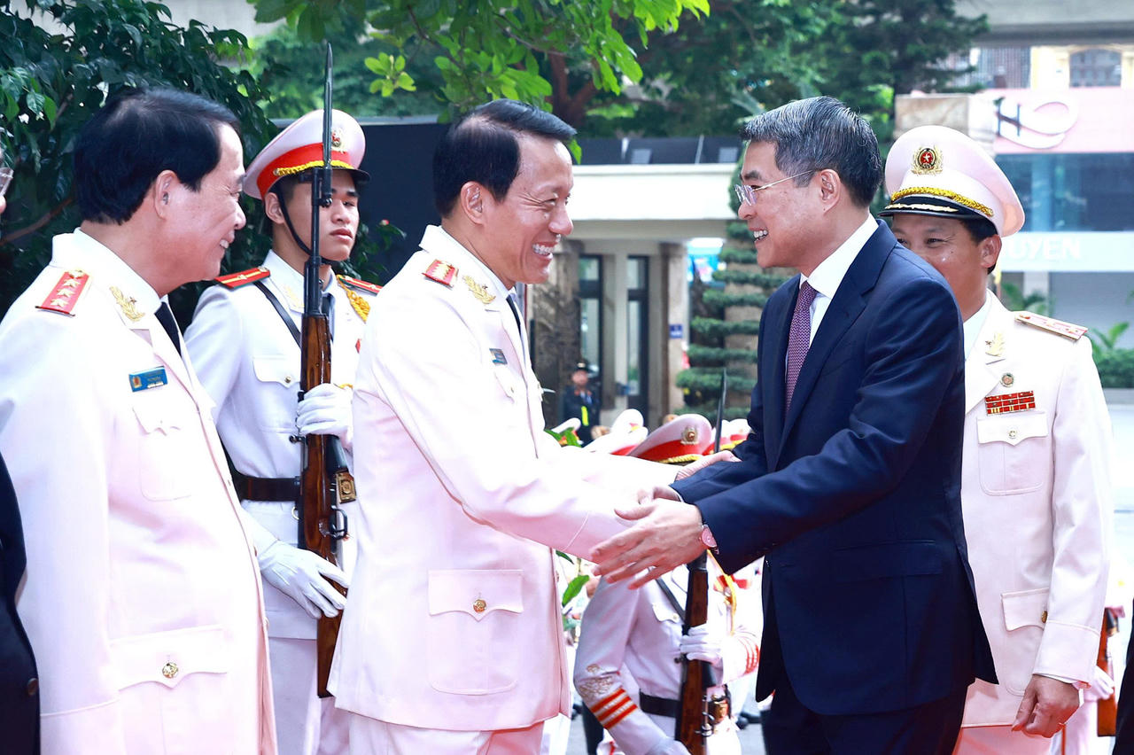Thủ tướng L&ecirc; Minh Hưng dự Lễ kỷ niệm 80 năm Ng&agrave;y truyền thống lực lượng Cảnh s&aacute;t h&igrave;nh sự