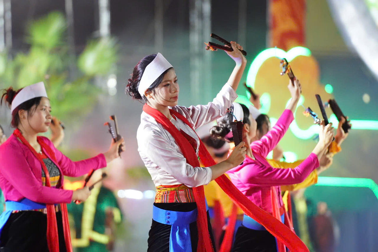 Kh&ocirc;ng gian văn ho&aacute; đặc sắc của Đất Tổ được được t&aacute;i hiện sống động.&nbsp;Ảnh: Ngọc Ph&uacute;c&nbsp;