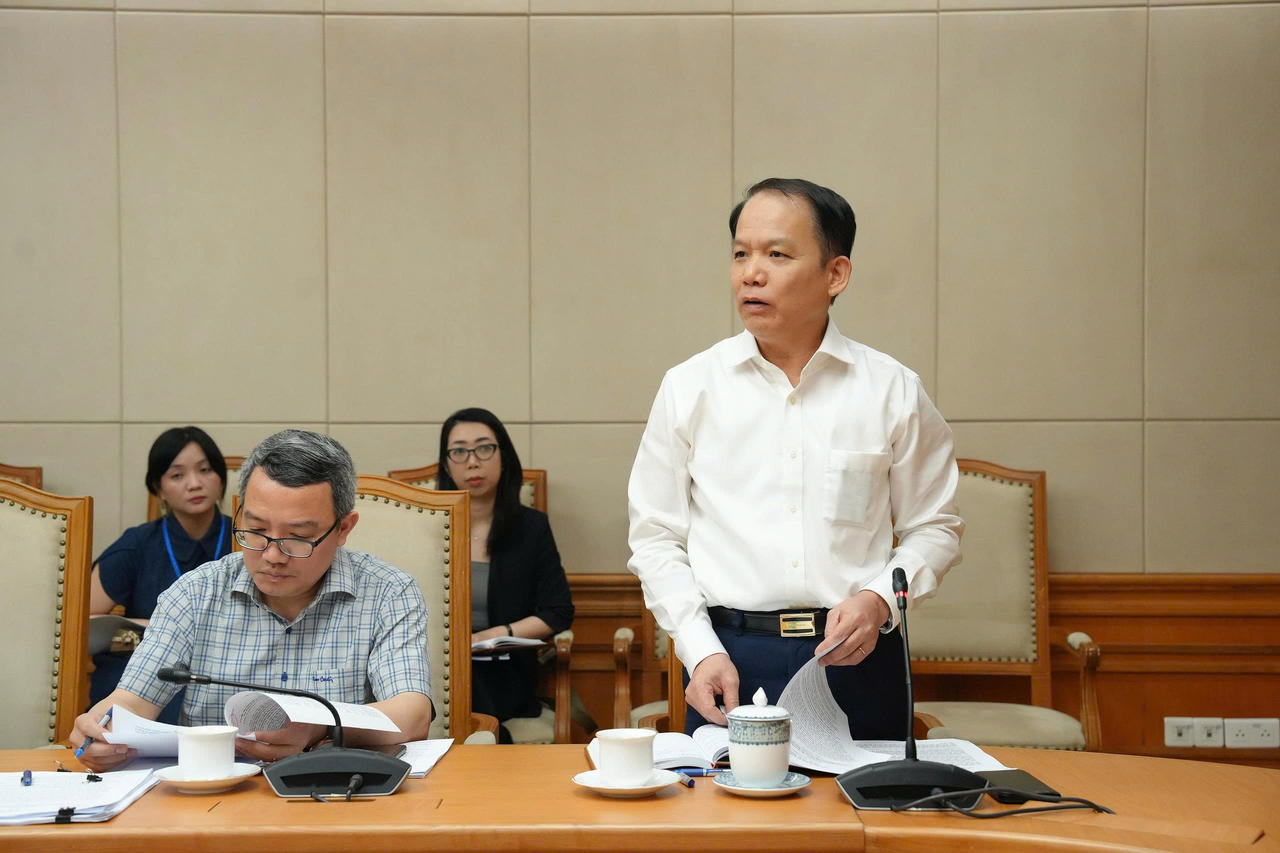 Bộ trưởng Bộ Tư ph&aacute;p Ho&agrave;ng Thanh T&ugrave;ng ph&aacute;t biểu tại buổi l&agrave;m việc.