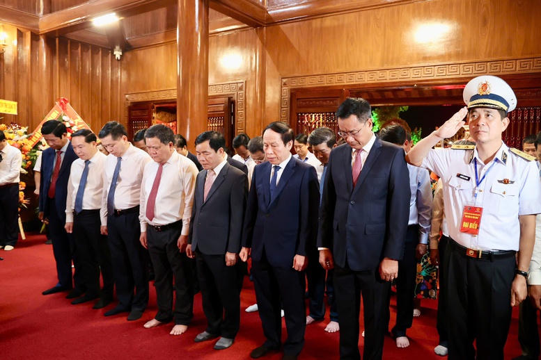 Ph&oacute; Thủ tướng Ch&iacute;nh phủ L&ecirc; Tiến Ch&acirc;u dự Chương tr&igrave;nh 'Bản h&ugrave;ng ca tr&ecirc;n s&ocirc;ng'- Ảnh 6.