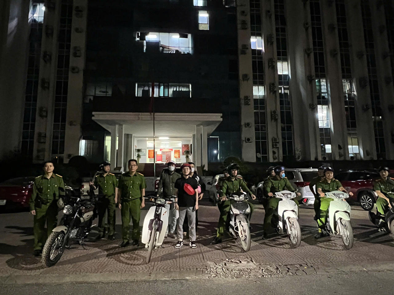 Ph&ograve;ng Cảnh s&aacute;t h&igrave;nh sự C&ocirc;ng an tỉnh Bắc Ninh l&ecirc;n đường tuần tra đ&ecirc;m, bảo vệ ANTT.