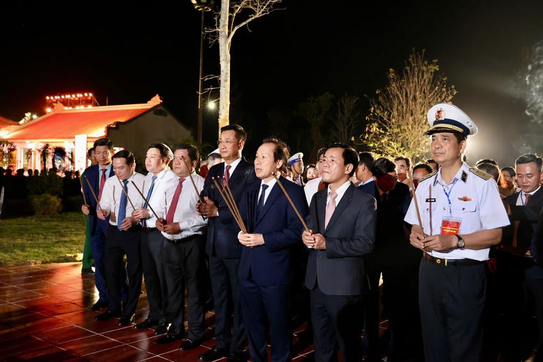 Ph&oacute; Thủ tướng Ch&iacute;nh phủ L&ecirc; Tiến Ch&acirc;u dự Chương tr&igrave;nh 'Bản h&ugrave;ng ca tr&ecirc;n s&ocirc;ng'- Ảnh 5.