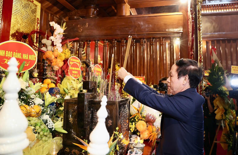 Ph&oacute; Thủ tướng Ch&iacute;nh phủ L&ecirc; Tiến Ch&acirc;u dự Chương tr&igrave;nh 'Bản h&ugrave;ng ca tr&ecirc;n s&ocirc;ng'- Ảnh 7.