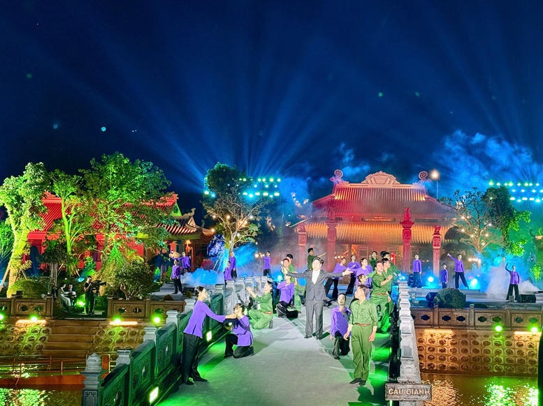 Ph&oacute; Thủ tướng Ch&iacute;nh phủ L&ecirc; Tiến Ch&acirc;u dự Chương tr&igrave;nh 'Bản h&ugrave;ng ca tr&ecirc;n s&ocirc;ng'- Ảnh 3.