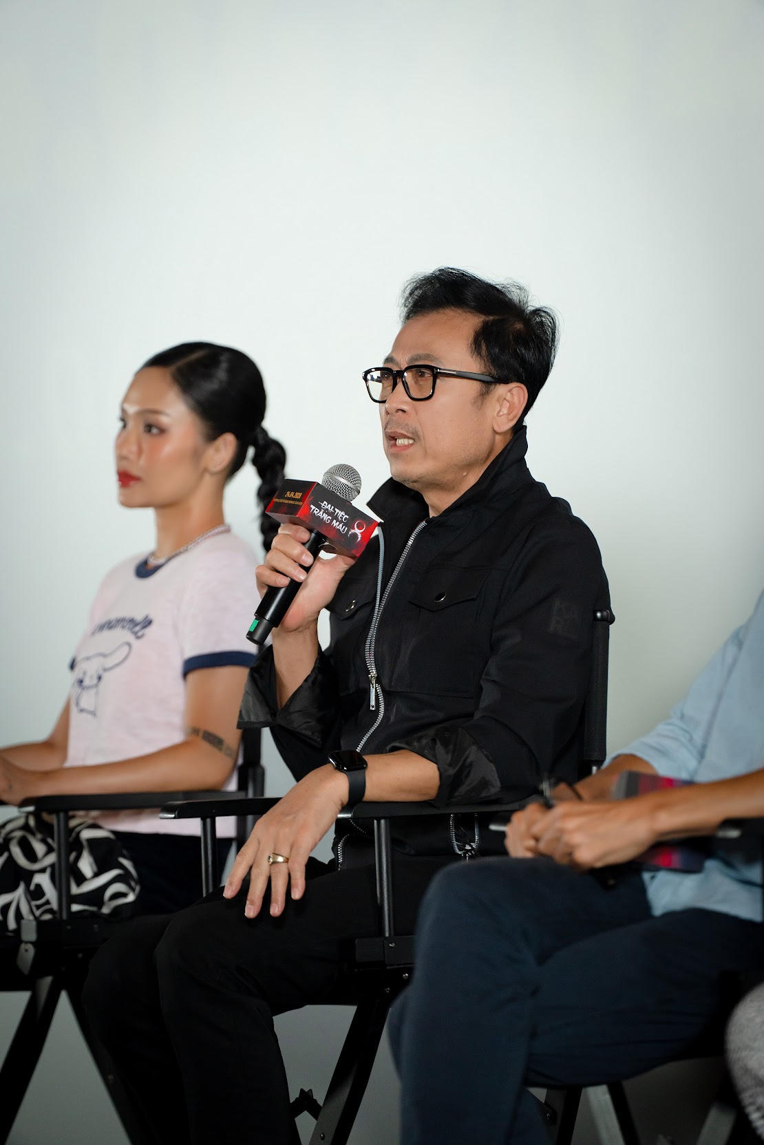 Nghệ sĩ V&acirc;n Sơn t&aacute;i xuất với vai ch&iacute;nh trong phim. Ảnh: NSX