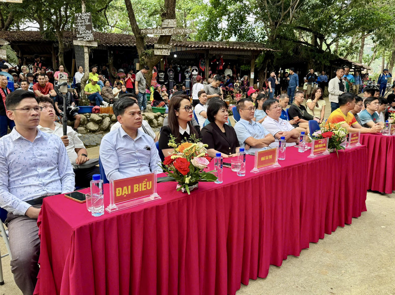 C&aacute;c đại biểu tham dự lễ bế mạc.