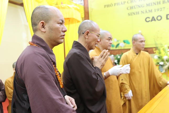 Trang nghi&ecirc;m lễ nhập kim quan Trưởng l&atilde;o H&ograve;a thượng Th&iacute;ch Thanh Dục