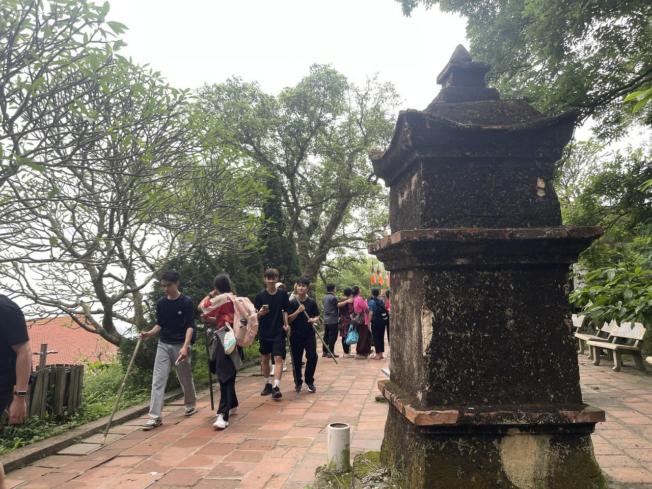 Hơn 1.000 runner Chinh phục đỉnh Phù Vân