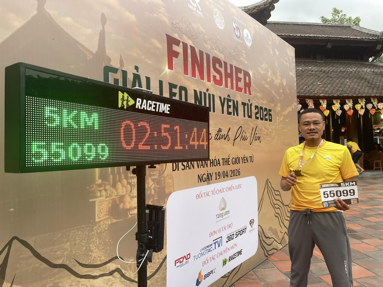 Hơn 1.000 runner Chinh phục đỉnh Phù Vân