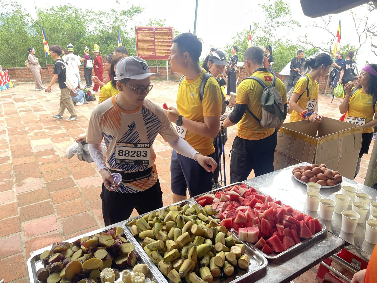 Hơn 1.000 runner Chinh phục đỉnh Phù Vân