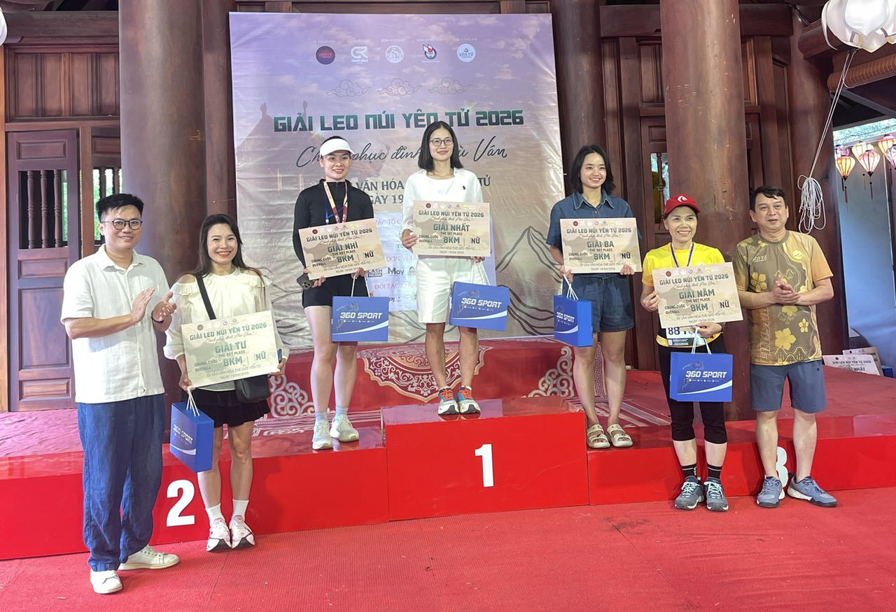 Hơn 1.000 runner Chinh phục đỉnh Phù Vân