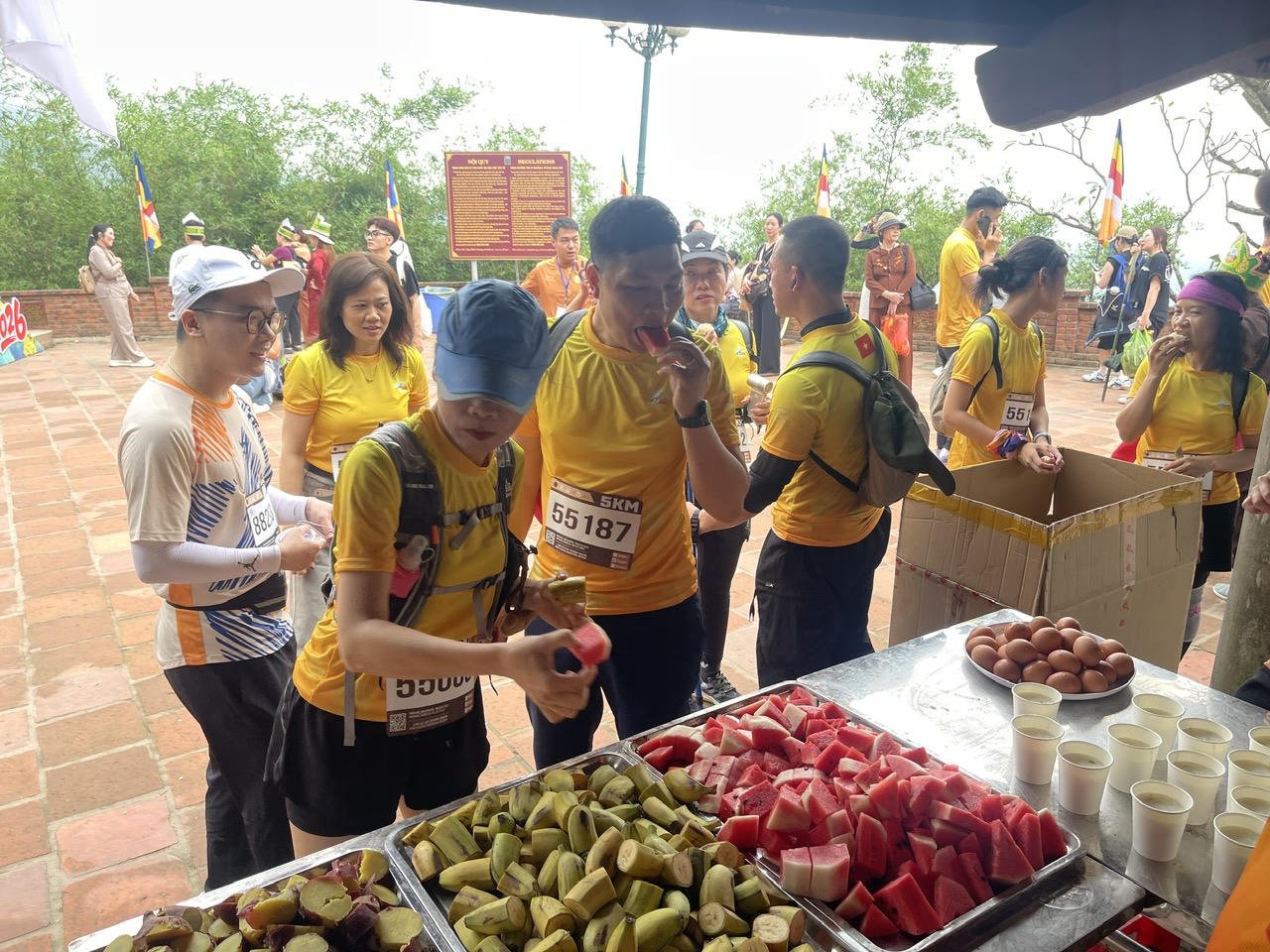 Hơn 1.000 runner Chinh phục đỉnh Phù Vân