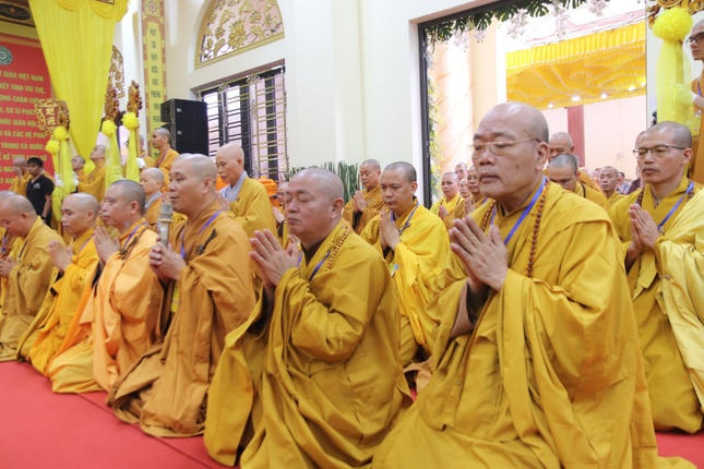 Trang nghi&ecirc;m lễ nhập kim quan Trưởng l&atilde;o H&ograve;a thượng Th&iacute;ch Thanh Dục