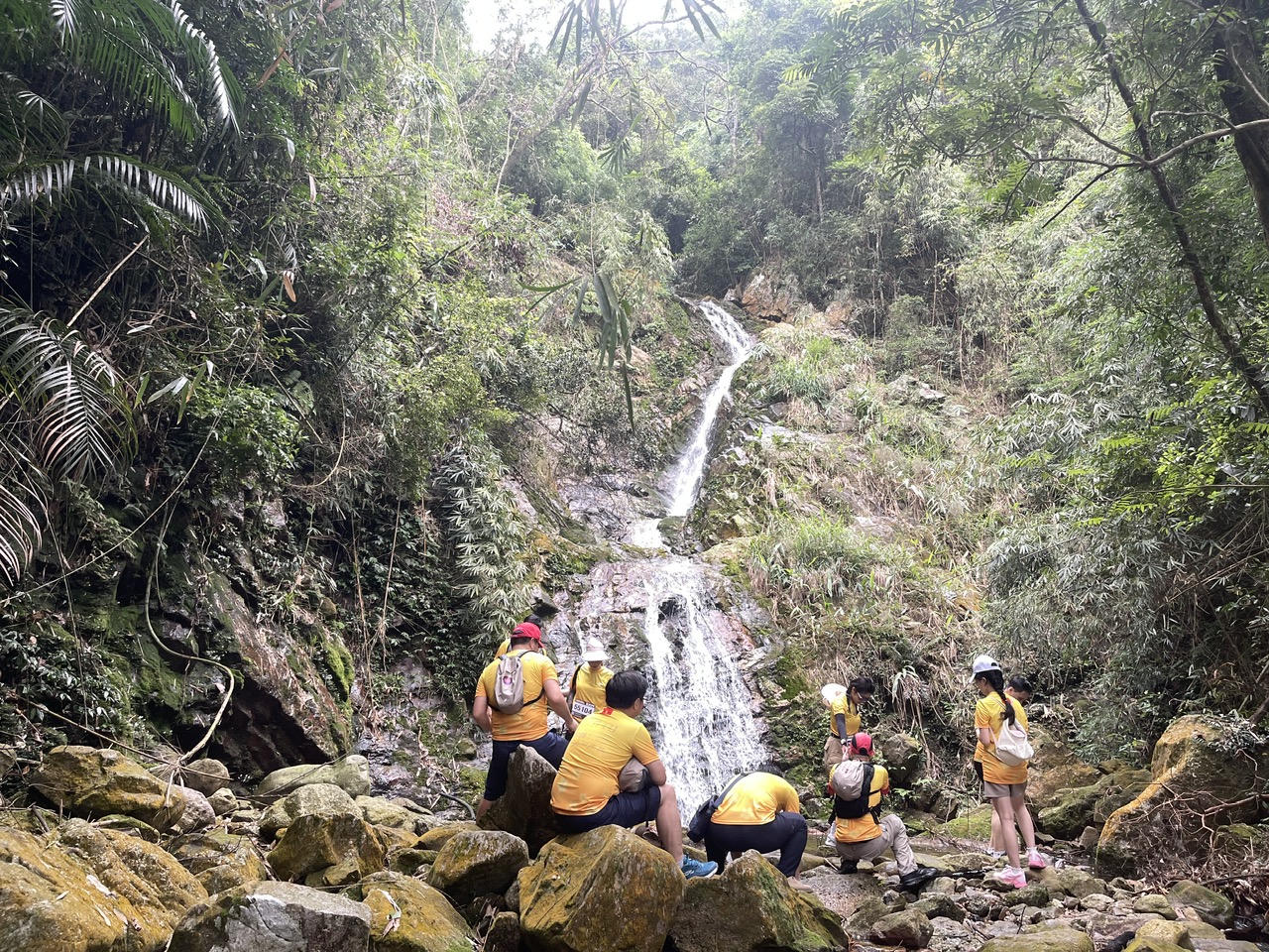 Hơn 1.000 runner Chinh phục đỉnh Phù Vân