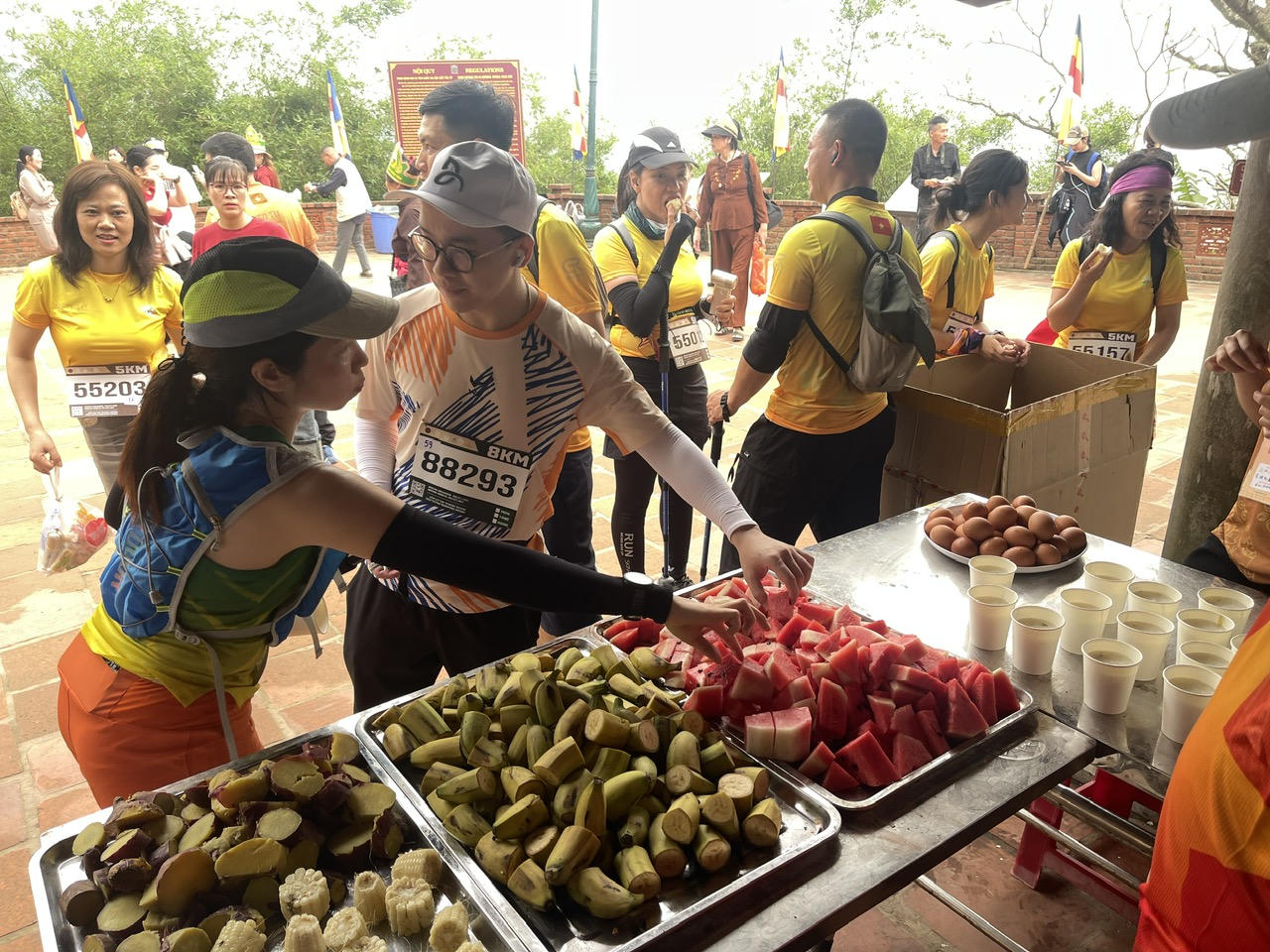 Hơn 1.000 runner Chinh phục đỉnh Phù Vân