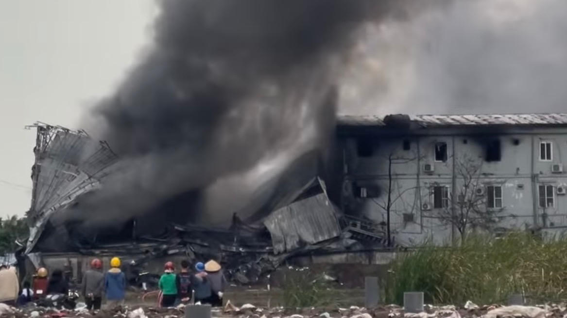 14h c&ugrave;ng ng&agrave;y đ&aacute;m ch&aacute;y cơ bản đ&atilde; được khống chế