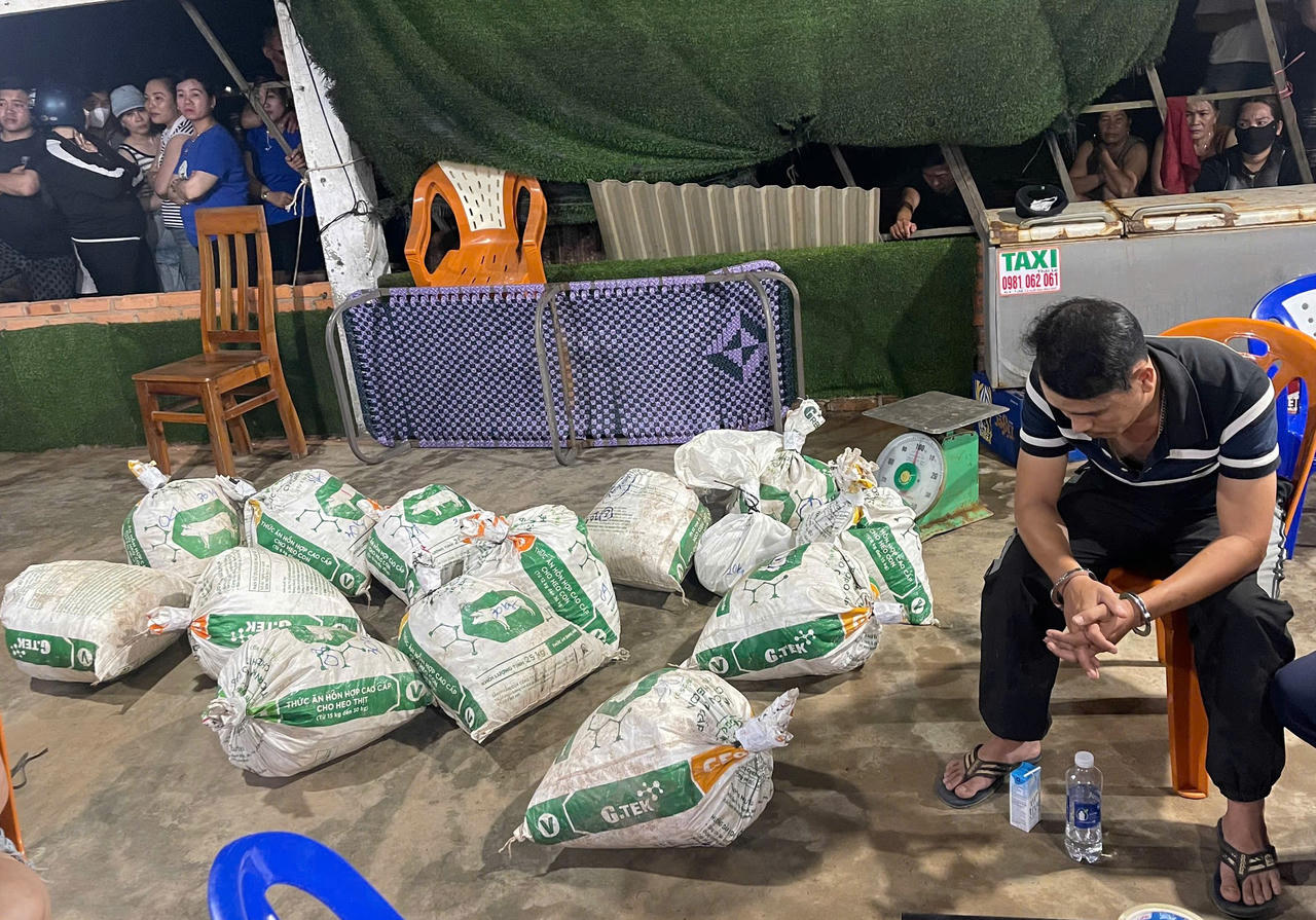 Số thuốc nổ đối tượng khai mang đi ti&ecirc;u thụ.