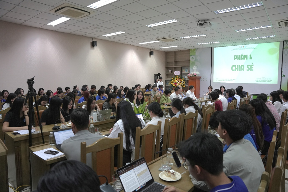 To&agrave;n cảnh Tọa đ&agrave;m&nbsp;&ldquo;Ch&iacute;nh s&aacute;ch, ph&aacute;p luật đ&aacute;p ứng y&ecirc;u cầu chuyển đổi xanh ở Việt Nam trong kỷ nguy&ecirc;n ph&aacute;t triển mới&rdquo;